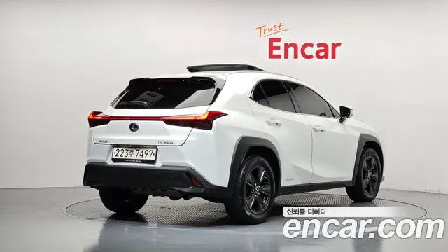 Lexus UX 2021 thumb 2