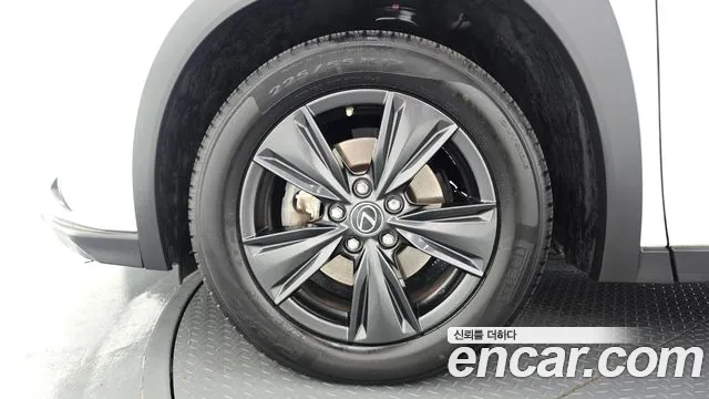 Lexus UX 2021 thumb 5