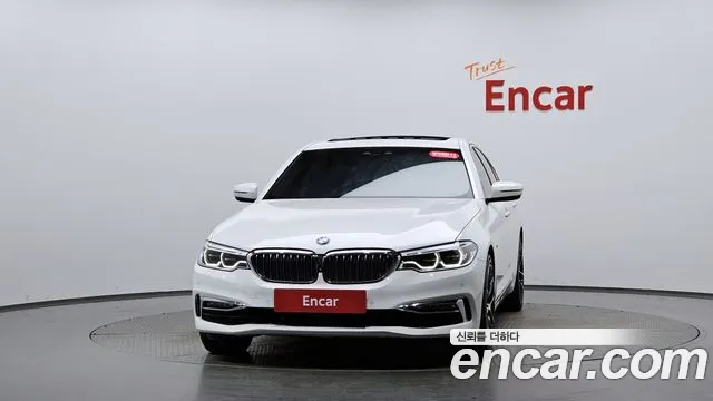 BMW 5-Series 2018 thumb 2