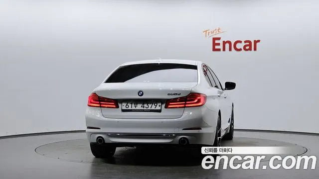 BMW 5-Series 2018 thumb 3
