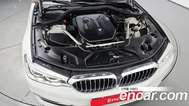 BMW 5-Series 2018 thumb 5