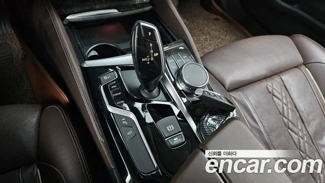 BMW 5-Series 2018 thumb 8
