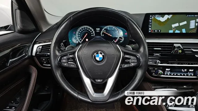 BMW 5-Series 2018 thumb 12