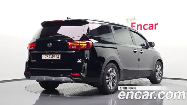 Kia Carnival 2019 thumb 2