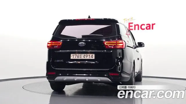 Kia Carnival 2019 thumb 4