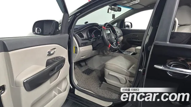 Kia Carnival 2019 thumb 10