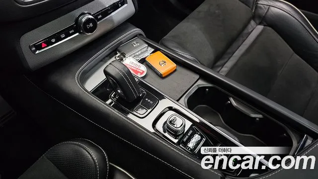 Volvo XC90 2020 thumb 8