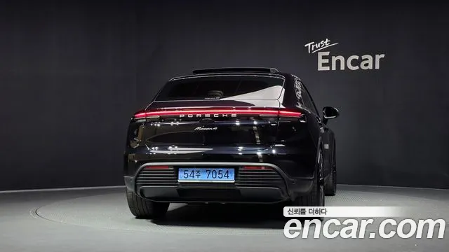 Porsche Macan 2025 thumb 4