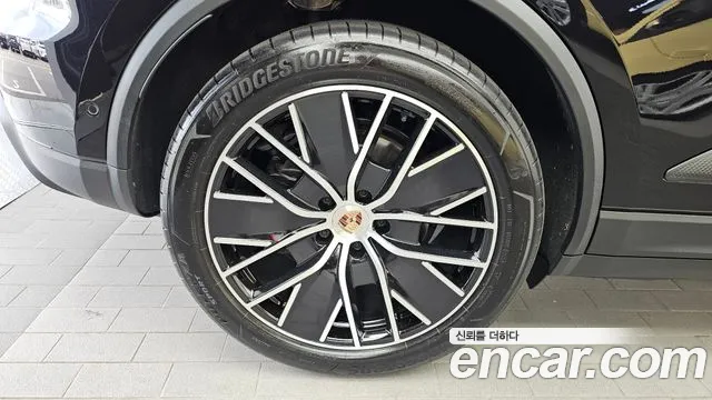 Porsche Macan 2025 thumb 5