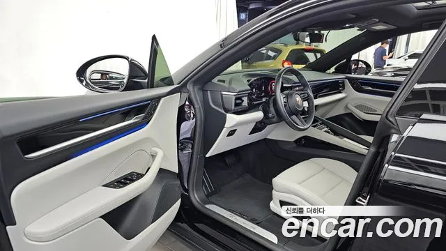 Porsche Macan 2025 thumb 10