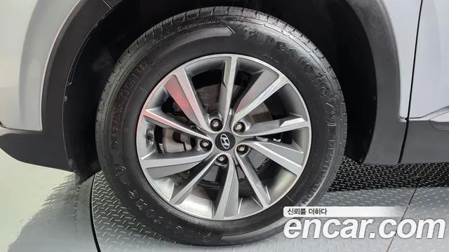 Hyundai Santa Fe 2018 thumb 5