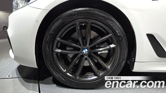 BMW 5-Series 2017 thumb 5