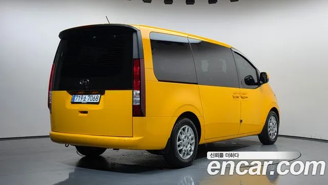 Hyundai Staria 2022 thumb 2