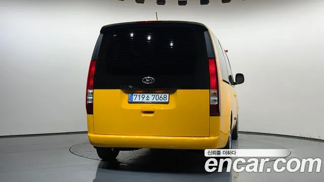 Hyundai Staria 2022 thumb 4