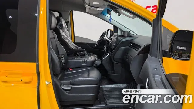 Hyundai Staria 2022 thumb 11