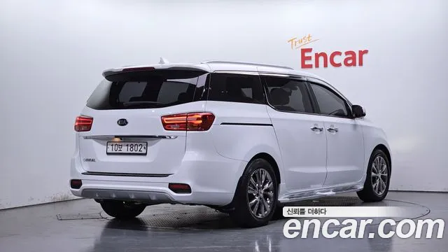 Kia Carnival 2018 thumb 2