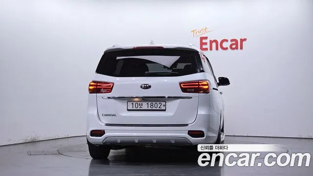 Kia Carnival 2018 thumb 4