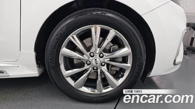 Kia Carnival 2018 thumb 5