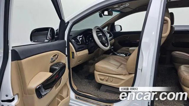 Kia Carnival 2018 thumb 10