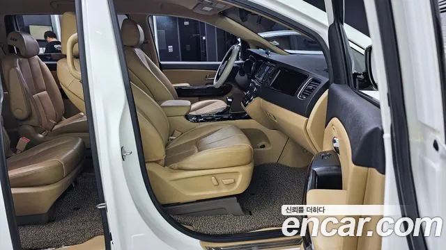 Kia Carnival 2018 thumb 11