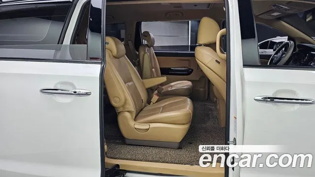 Kia Carnival 2018 thumb 12
