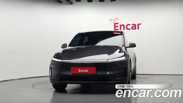 Tesla Model Y 2025 thumb 2