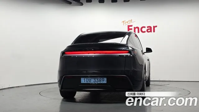 Tesla Model Y 2025 thumb 3