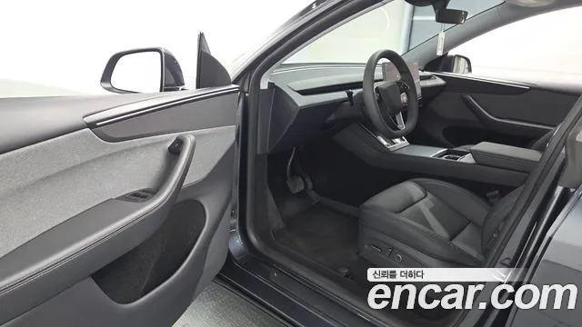 Tesla Model Y 2025 thumb 9