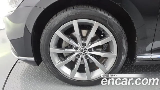 Volkswagen Passat (North America and China) 2022 thumb 4