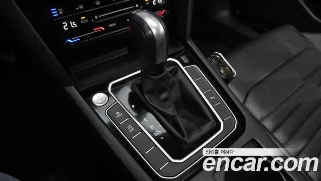 Volkswagen Passat (North America and China) 2022 thumb 8