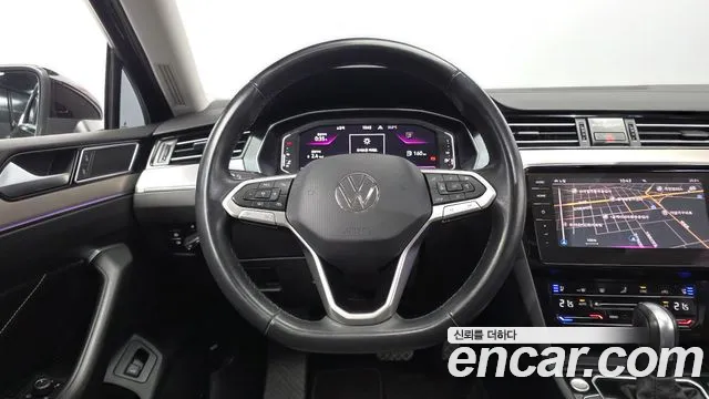 Volkswagen Passat (North America and China) 2022 thumb 12