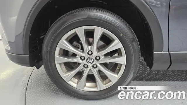 Toyota RAV4 2018 thumb 5