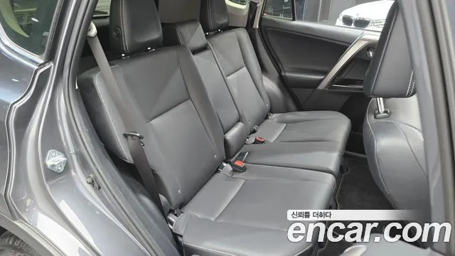 Toyota RAV4 2018 thumb 12