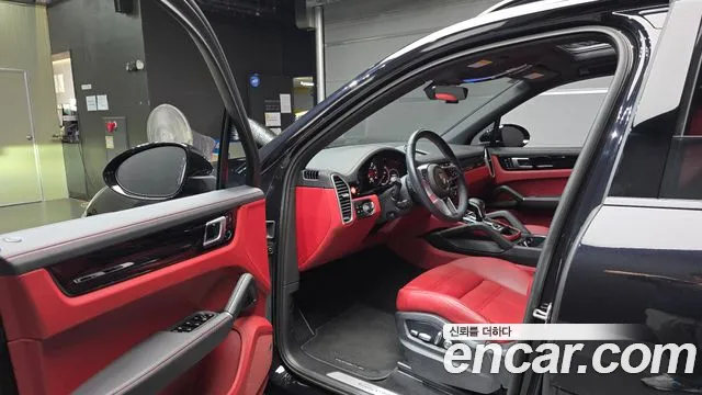 Porsche Cayenne 2019 thumb 10