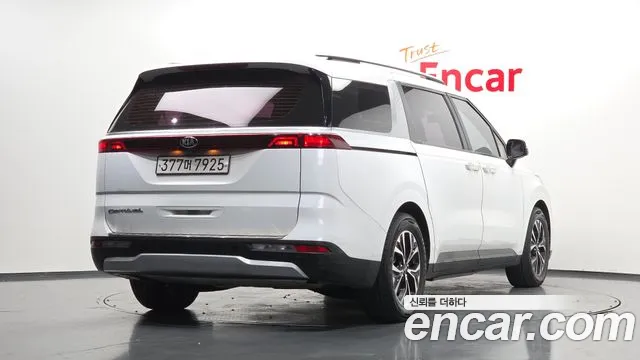 Kia Carnival 2021 thumb 2