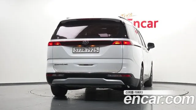 Kia Carnival 2021 thumb 4