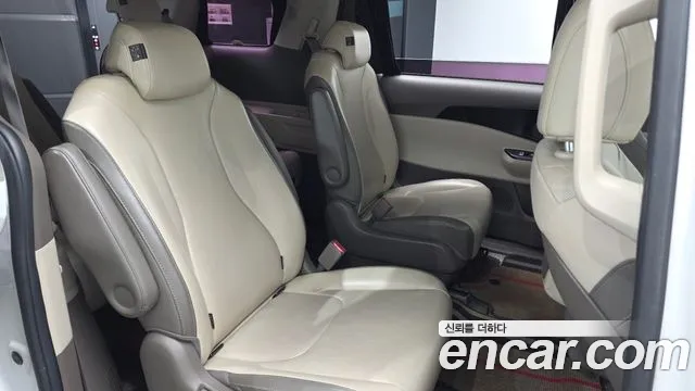 Kia Carnival 2021 thumb 11