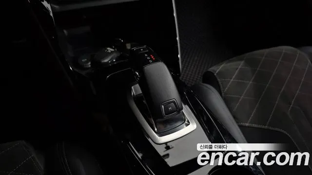 Peugeot 2008 2021 thumb 9