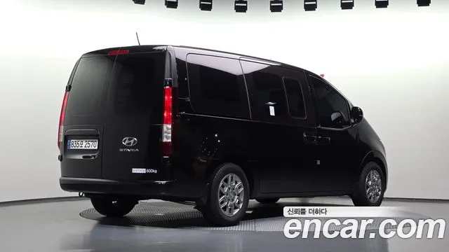 Hyundai Staria 2023 thumb 2