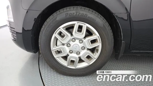 Hyundai Staria 2023 thumb 5