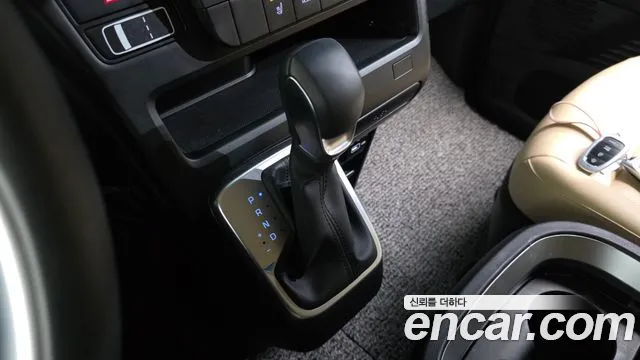 Hyundai Staria 2023 thumb 9