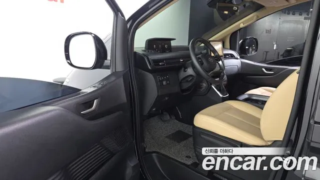 Hyundai Staria 2023 thumb 10