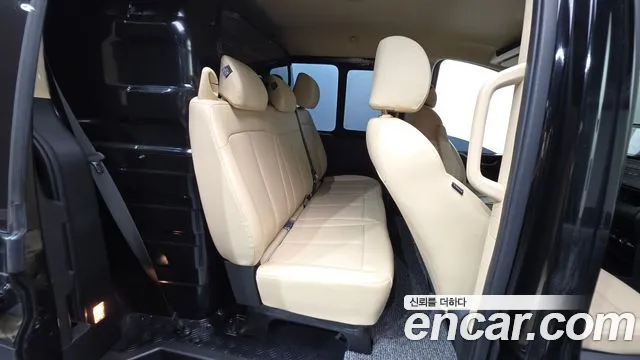 Hyundai Staria 2023 thumb 12