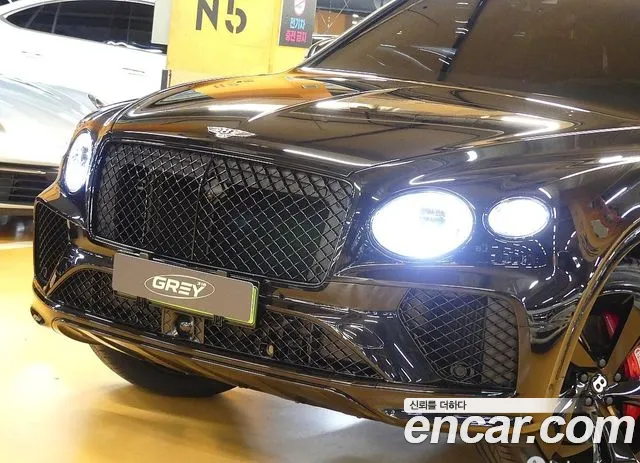 Bentley Bentayga 2025 thumb 4