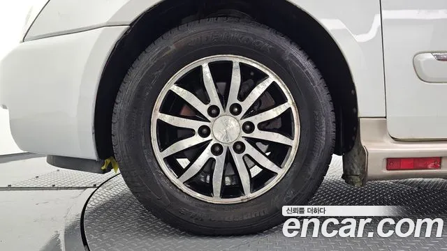 Kia Carnival 2012 thumb 5