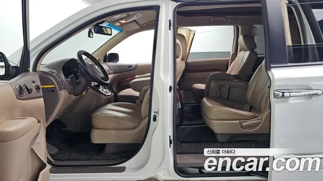 Kia Carnival 2012 thumb 10