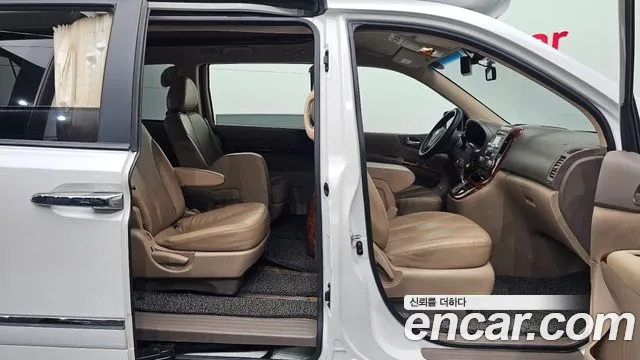 Kia Carnival 2012 thumb 11