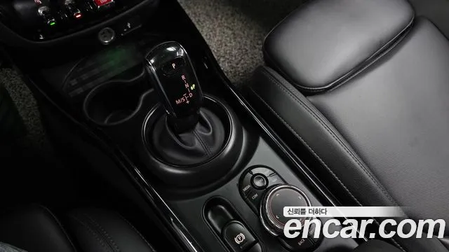 MINI Clubman 2019 thumb 9