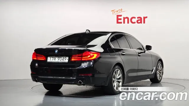 BMW 5-Series 2018 thumb 2