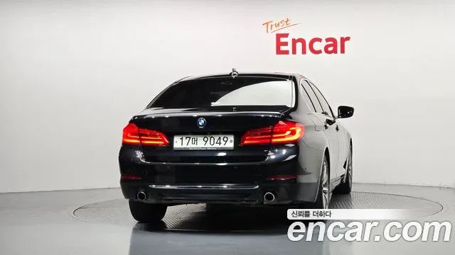 BMW 5-Series 2018 thumb 4